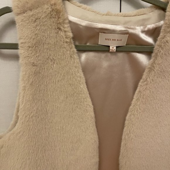 Faux Fur Cream Vest - Picture 3 of 3